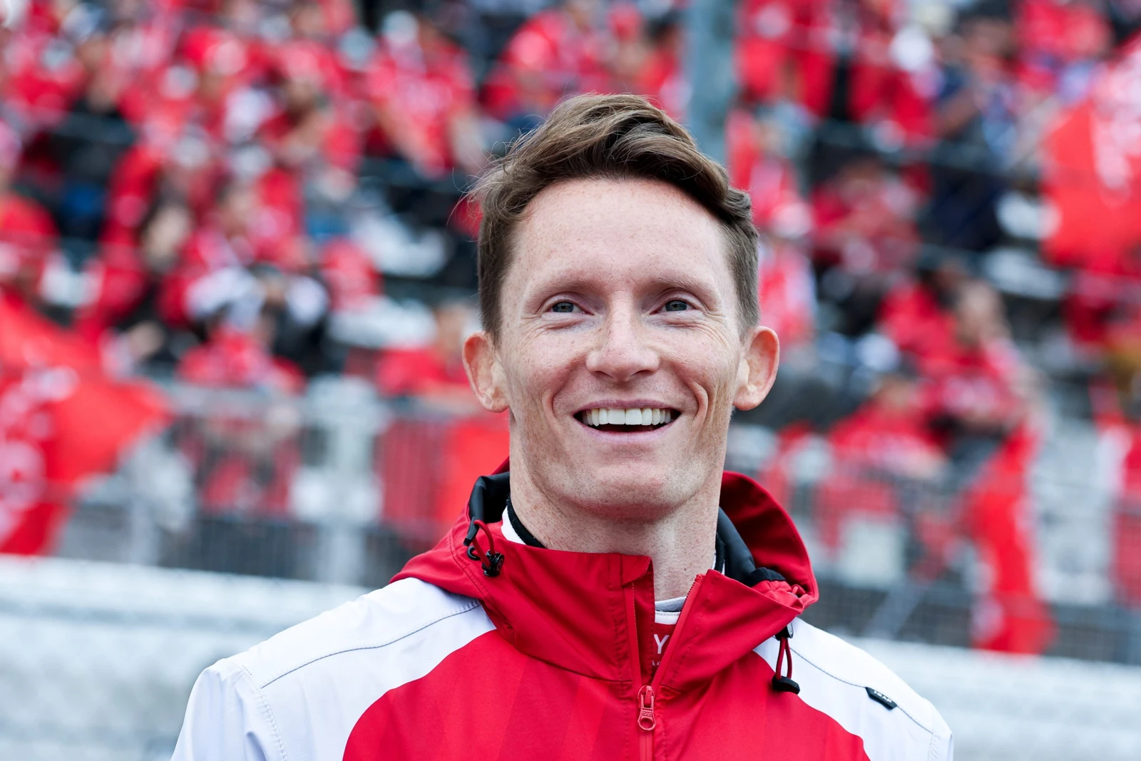 Mike Conway v oblačilih ekipe Toyota Racing
