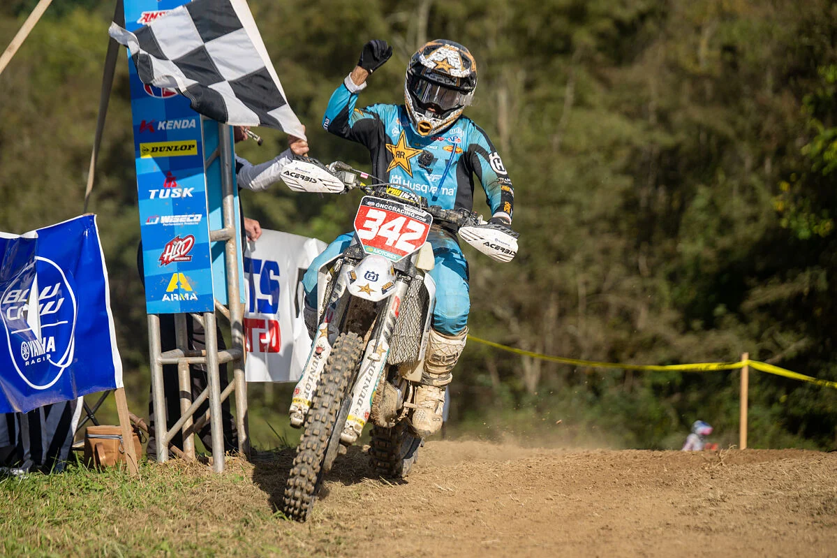 Craig DeLong s pravim FX 350 v ciljnem okolju Mason-Dixon GNCC
